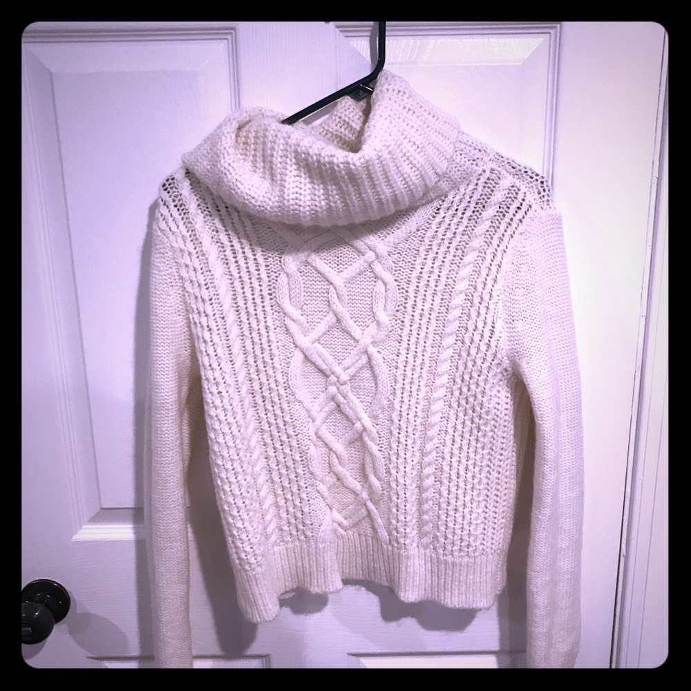 Short white sweater
